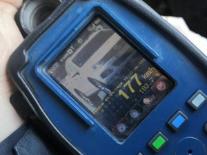 В Мариуполе разыскивают водителя за езду по городу на скорости свыше 170 км/ч (ФОТО)