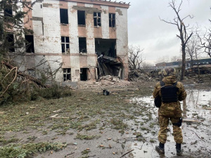 На Торецьк росіяни скинули дві авіабомби: загинуло троє чоловіків, ще п’ятеро людей поранені