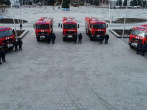 Министр МВД подарил пожарную машину спасателям Мариуполя (ФОТО+ВИДЕО)