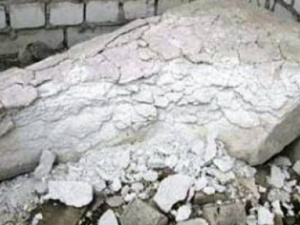 Мальчика-переселенца в Мариуполе убила плита в разрушенном доме