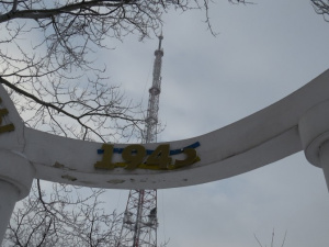 В Мариуполе вандалы надругались над памятью жертв Великой Отечественной войны (ФОТО)