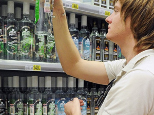 Мариупольский исполком расширил на 4 часа время продажи спиртного (ФОТО+ВИДЕО)