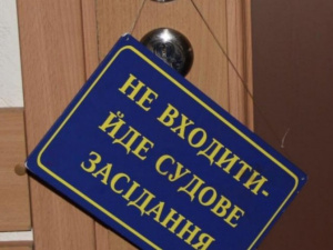 В Мариуполе участковый милиционер отобрал квартиру у сироты