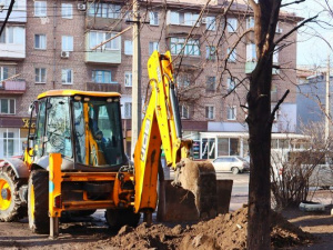 Мариупольские многоэтажки подключили к новому водоводу и заменили аварийную трубу