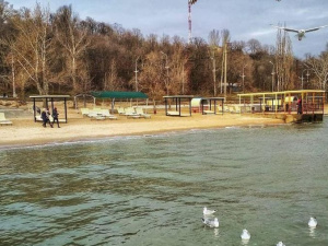 На мариупольском побережье собралось более тысячи «пляжников»