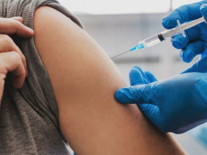 Какими медпрепаратами прививают мариупольцев в Центрах массовой вакцинации?