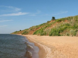 Под Мариуполем чиновник разрешил строительство домов у моря на землях природного парка