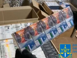 Контрафактные сигареты на 300 тысяч гривен изъяли у пенсионерки на Донетчине