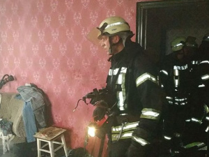 В двенадцатиэтажном доме в Мариуполе произошел пожар (ФОТО+ВИДЕО)