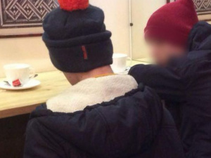 Полицейские прервали ночное чаепитие подростков в Мариуполе (ФОТО)