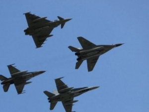 Над Донбассом кружили военные самолеты