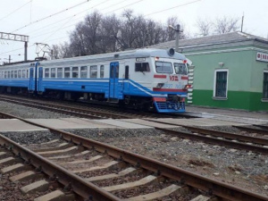 Донецкая ж/д запустила пригородный поезд в серую зону (ФОТО)