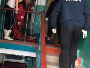 В Мариуполе спасли мужчину, который пролежал два дня на полу (ФОТО)