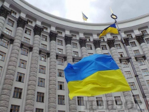Зарплаты топ-чиновников правительства привяжут к средней заработной плате украинцев