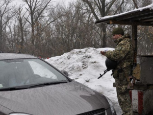 На КПВВ в Донецкой области пресечена взятка, контрабанда на тысячи гривен и провоз каннабиса 