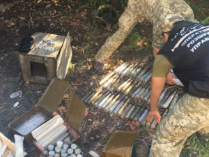 В заброшенном доме вблизи Мариуполя нашли тайник со взрывчаткой и боеприпасами
