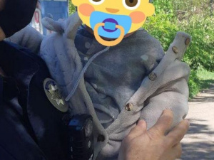 В Мариуполе от пьяной матери спасли младенца (ФОТО)