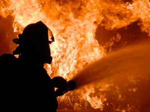 В Мариуполе во время тушения пожара спасли мужчину
