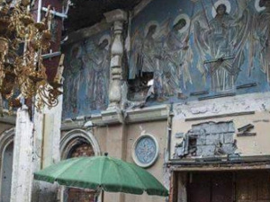В Донбассе православное богослужение прошло в разрушенном храме (ФОТО)