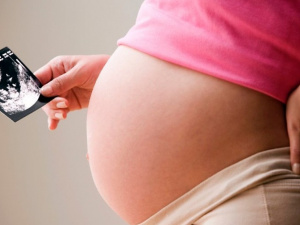 На Донетчине беременных с тяжелой патологией везут в другие области