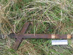 На Донетчине мужчина убил крестом на кладбище женщину - не поделили поминальные конфеты (ФОТО)
