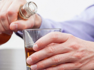 На Донетчине растет количество погибших от суррогатного алкоголя (ДОПОЛНЕНО)