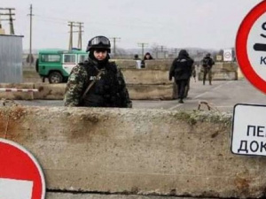 На КПВВ в Донбассе морозным утром скопилось более 900 машин