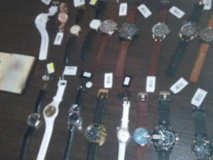 На неподконтрольную территорию Донетчины не пропустили партию брендовых часов (ФОТО)