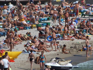 На пляжах Мариуполя аншлаг! В выходные загорает 30-40 тысяч