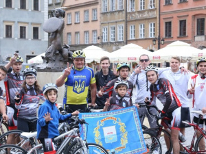 На велосипедах вокруг Европы: Мариупольские пилигримовцы рассказали миру об усыновлении  (ФОТО)