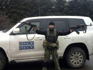 Наблюдателей ОБСЕ, обнаруживших под Мариуполем запрещенное оружие, прогнали выстрелами