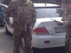 Начальник отдела военкомата в Мариуполе за деньги освобождал призывников от армии