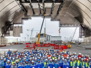 Над Чернобыльской АЭС разместили новую арку (ВИДЕО)
