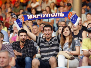 ФК «Мариуполь» проводит конкурс среди болельщиков и дарит подарки (ФОТО)