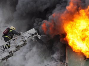 Мариупольские пожарные нуждаются в лестнице за 40 млн гривен