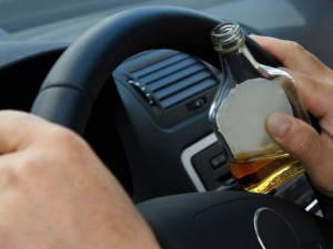 В Мариуполе пьяного водителя, предложившего полиции взятку, ждет суд