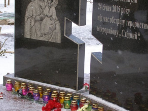 В Мариуполе почтили память погибших при обстреле «Восточного» молитвой и минутой молчания (ФОТО+ВИДЕО)