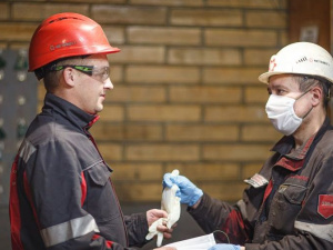 В Мариуполе Метинвест выдал уже более 35 тысяч масок и 150 тысяч перчаток, чтобы защитить сотрудников от COVID-19 (ФОТО)