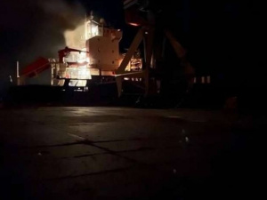 В Мариуполе оккупанты обстреляли иностранное судно. Есть раненые (ДОПОЛНЕНО)