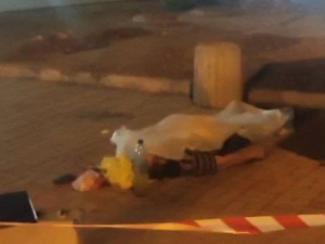 Шел, упал и умер: на улице в Мариуполе прохожему стало плохо