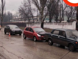 В Мариуполе столкнулись три автомобиля