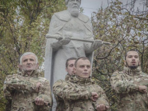 Под Мариуполем «азовцы» установили памятник легендарному украинскому гетману (ФОТО)