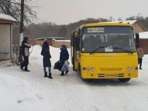 Жители села в Мариупольском районе боятся ездить на автобусах