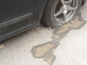 Загадочный автомобиль, ставший музыкальным салоном, встревожил мариупольцев (ФОТО)