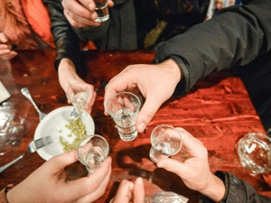 Наливайки «под прицелом»: с начала года в Мариуполе изъяли некачественного алкоголя почти на 250 тысяч гривен