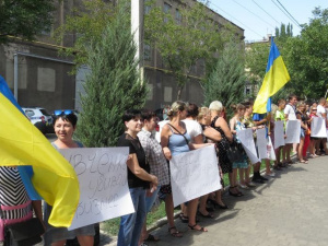 В горсовет вошли мариупольцы и устроили громкий митинг (ФОТО+ВИДЕО)