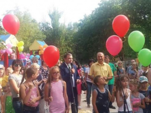 В Мариуполе на «Черемушках»  появилась новая детская площадка (ФОТО)