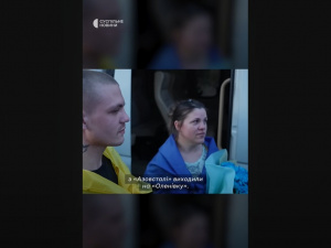Вийшли з Азовсталі разом, а зустрілися лише тепер: зворушлива історія родини з обміну полоненими 