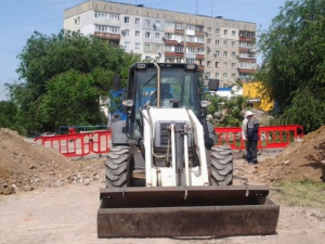 Во всех районах Мариуполя меняют трубопровод (ФОТО)