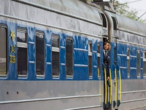 Активисты Донетчины уже год требуют сократить время в пути поезда «Мариуполь-Киев»